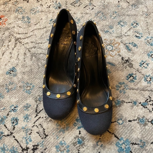 Tory Burch gold coin logo heels - Picture 2 of 5